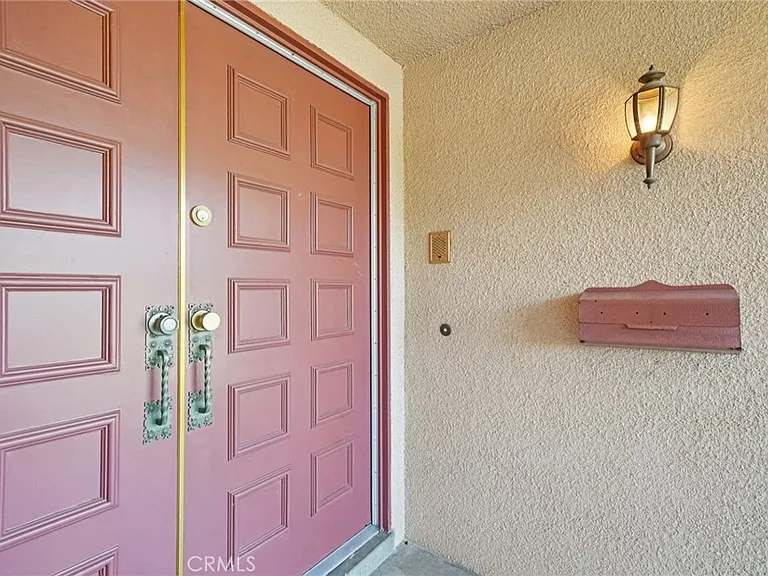 1500 Country Club Dr — Photo 3