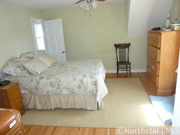 3rd image of 1046 Hall Ave