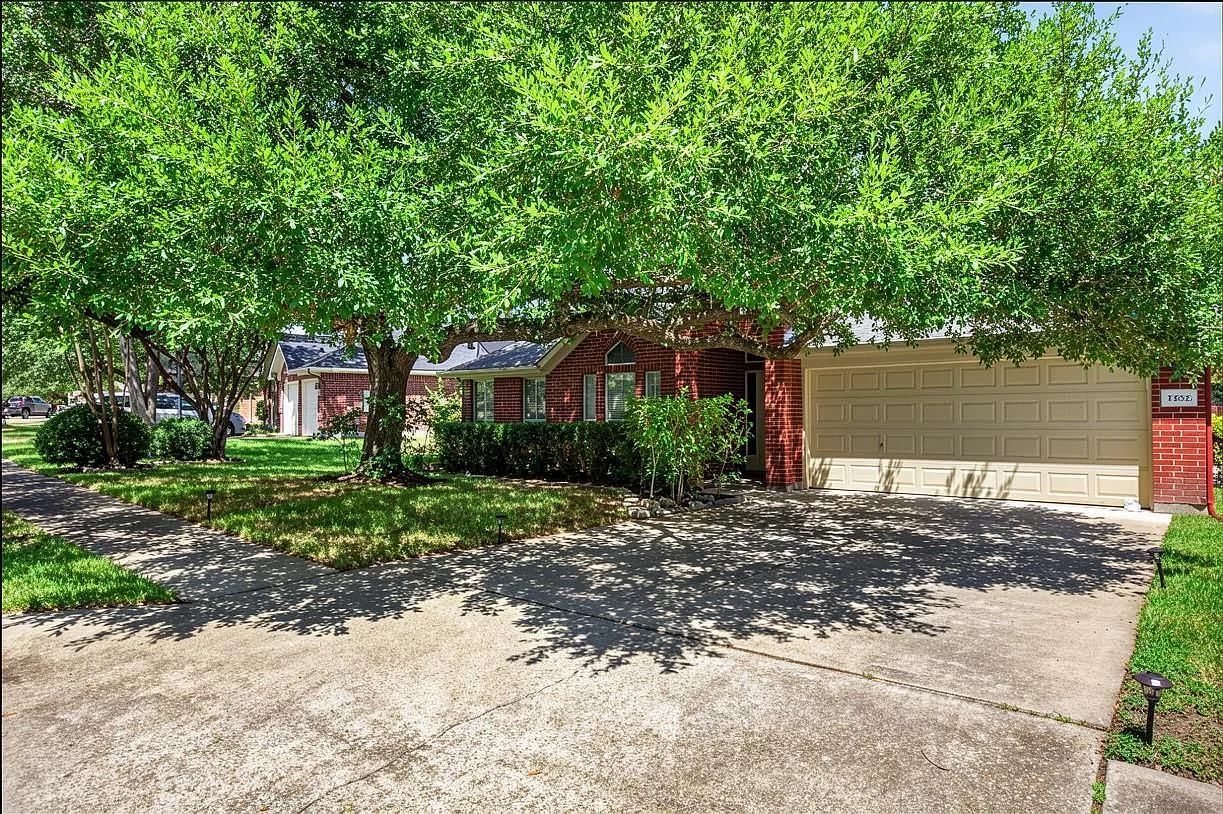 4 bed, 2.0 bath, 1887 sqft, $2,200 — Photo 3