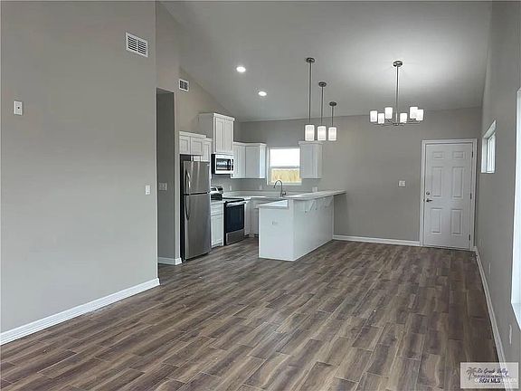 5th image of 513 Sparrow Dr