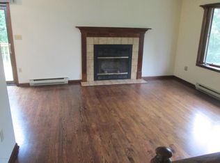 1604 Green Tree Cir, Sciota, PA 18354