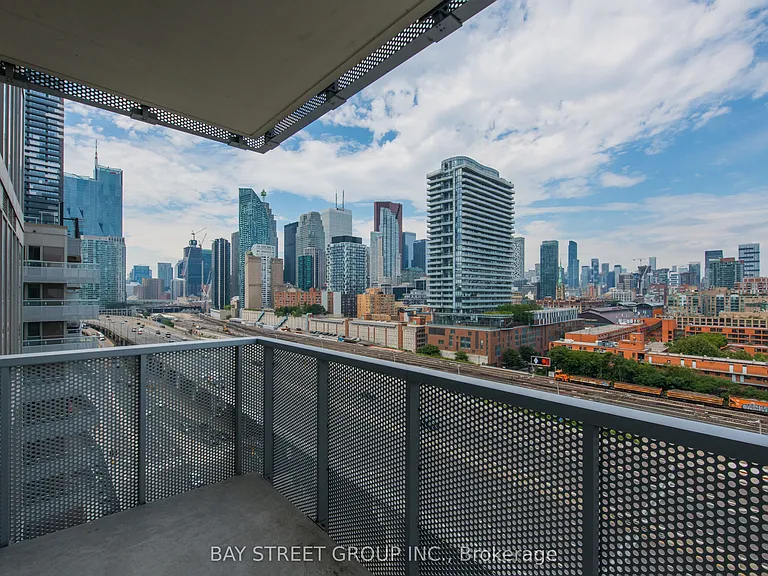20 Richardson St #918 — Photo 29