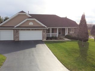 201 Boeing Trl, Poplar Grove, IL 61065