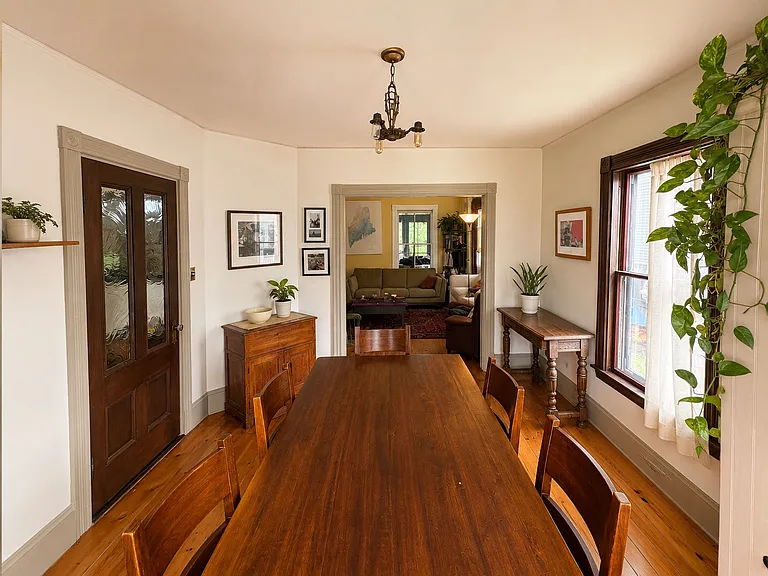 31 Sawyer St — Photo 2