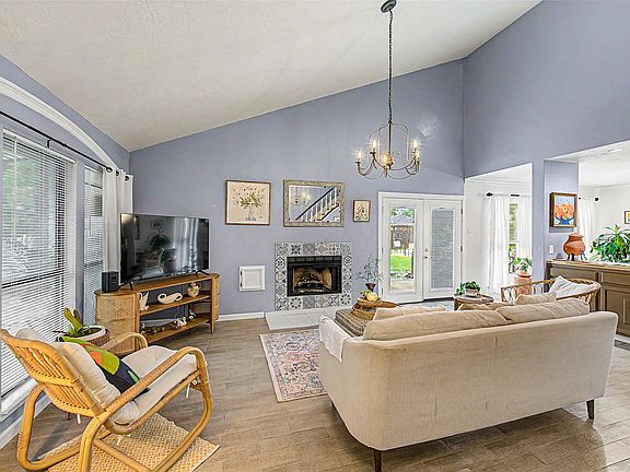 5th image of 402 Redway Ln