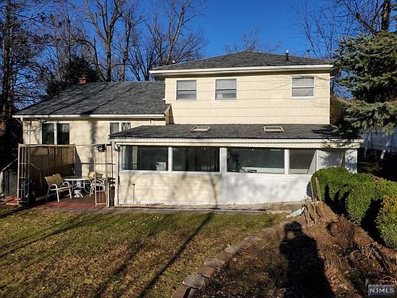 2nd image of 414 Richmond Pl
