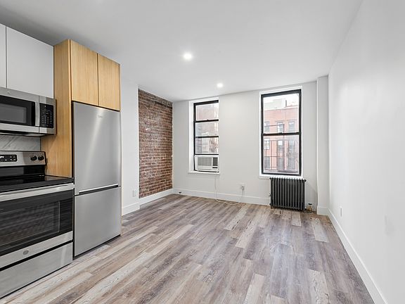 4th image of 1571 3rd Ave #302