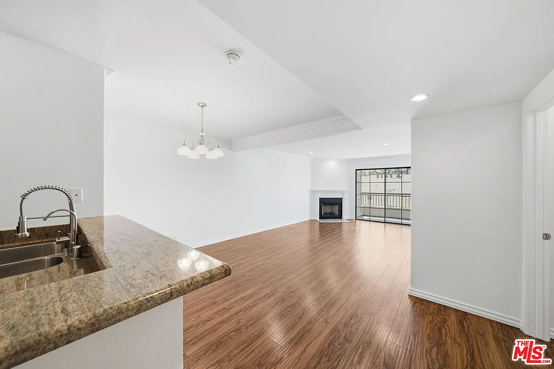 1 bed, 1.0 bath, 753 sqft, $2,995 — Photo 1