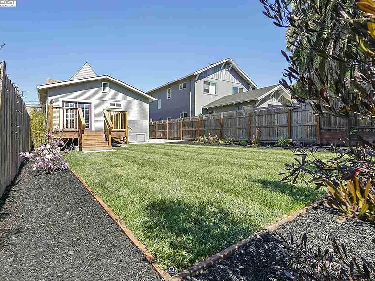871 35th St — Photo 23