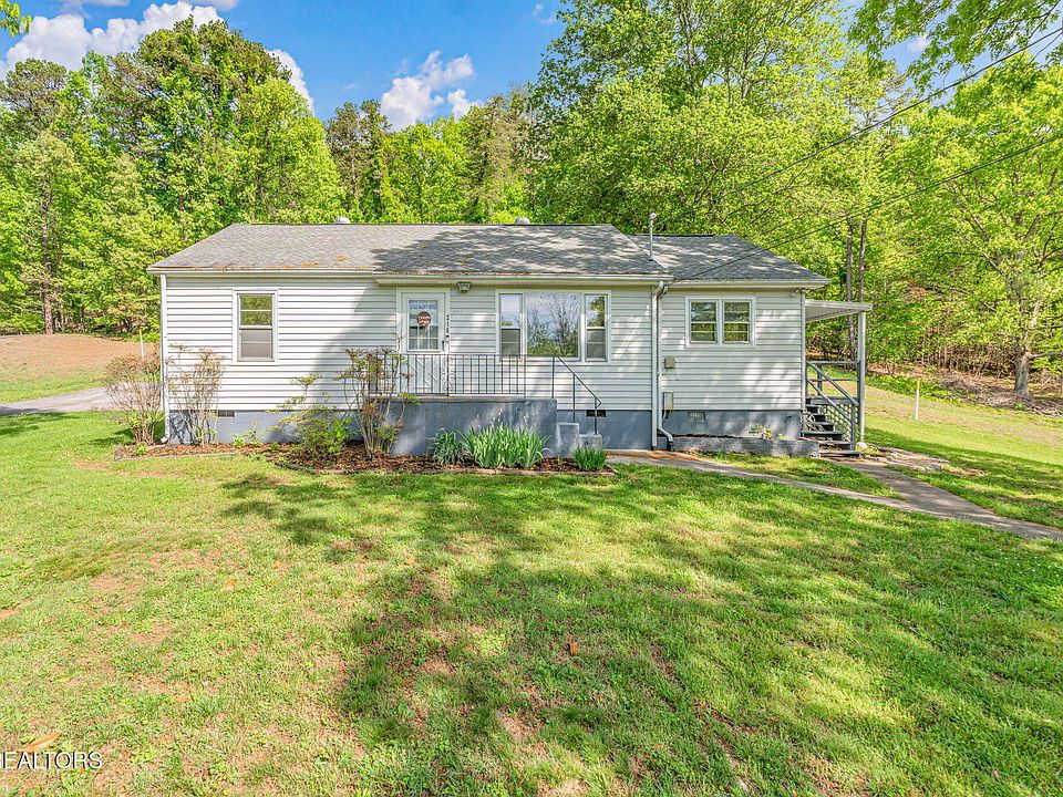 1st image of 216 Burnett Ln