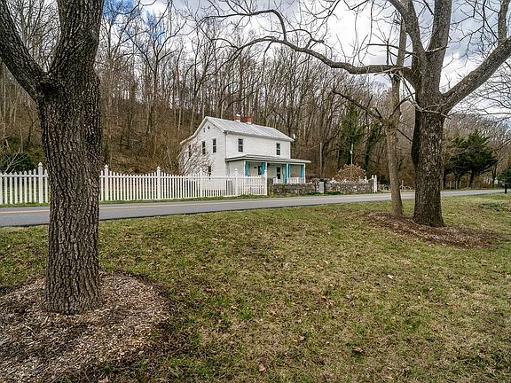 2nd image of 408 Wolf Gap Rd