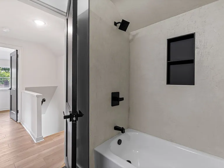 2179 Vantine St — Photo 16