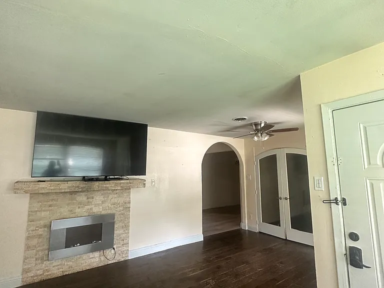1112 E Alan Ave — Photo 7