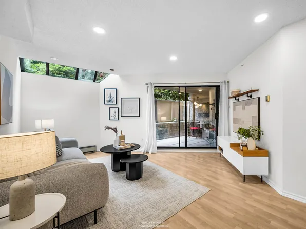 1500 Pendrell St #220, Vancouver, BC V6G 3A5