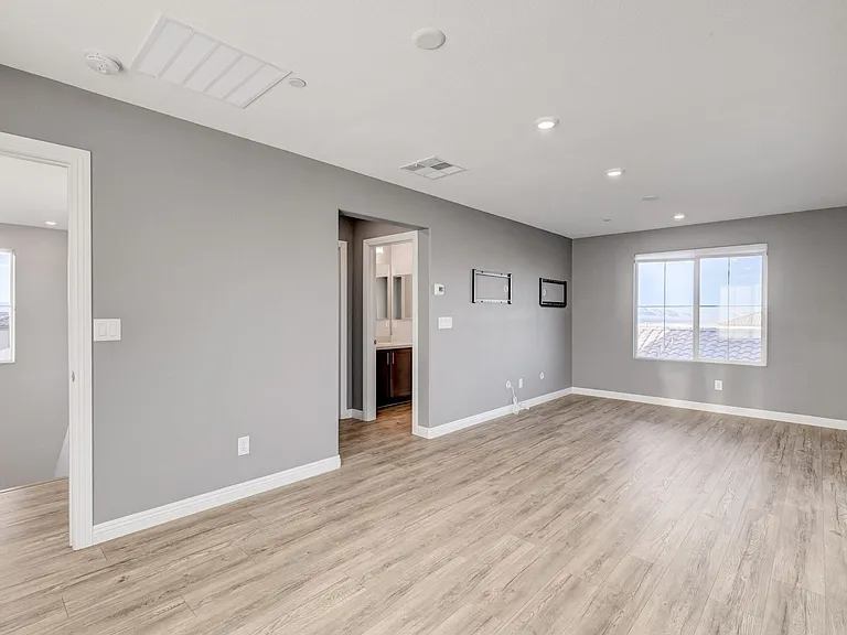 10669 Sariah Skye Ave — Photo 14