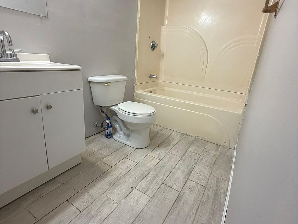 1st image of 19 Lakewood St APT 1