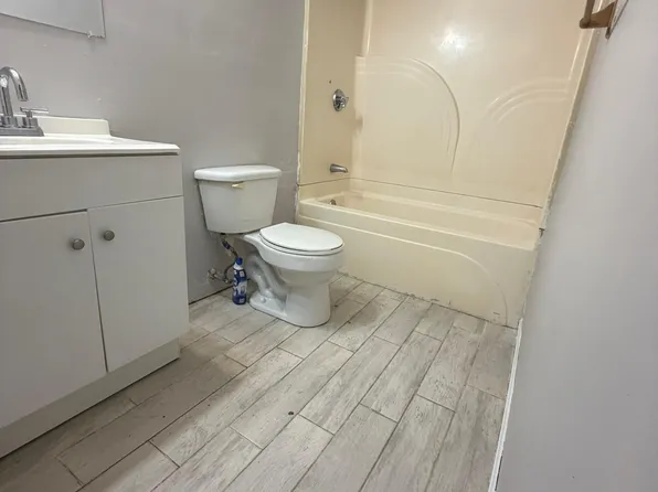 19 Lakewood St APT 1, Worcester, MA 01603