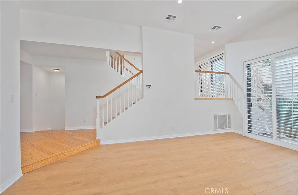 3 bed, 2.5 bath, 1780 sqft, $4,900 — Photo 4