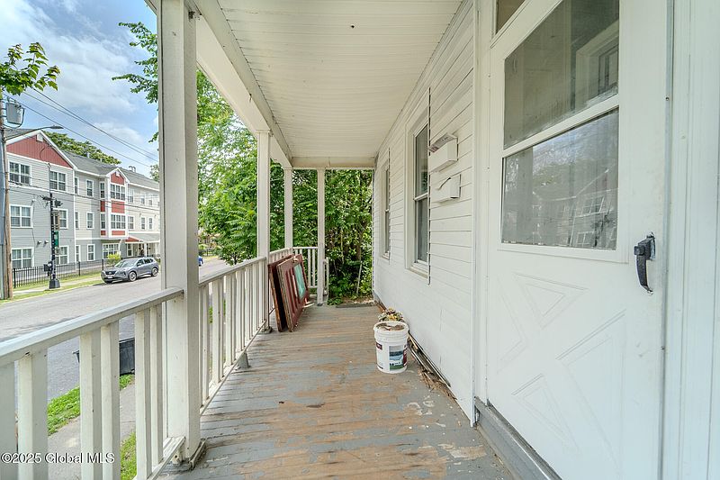 3rd image of 556 N Pearl Street