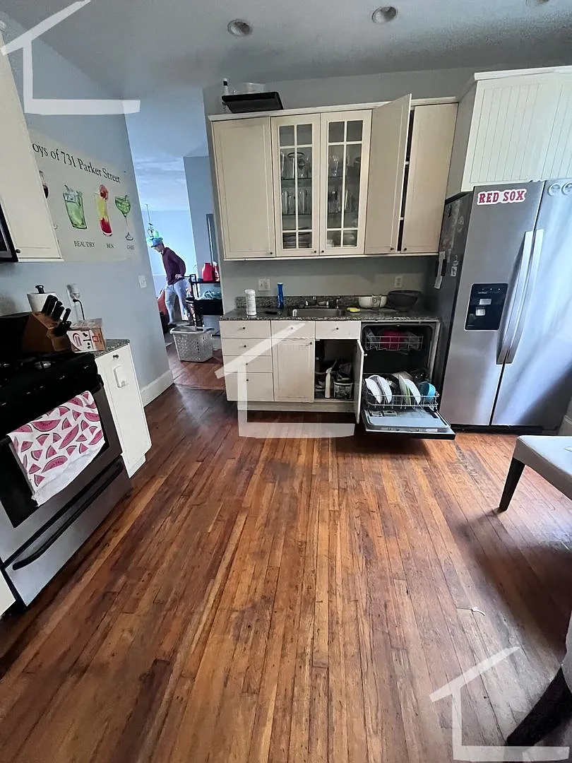 Charming 6-bed, 2-Bath Mission Hill Apt Avail for 9/1/26 — Photo 3