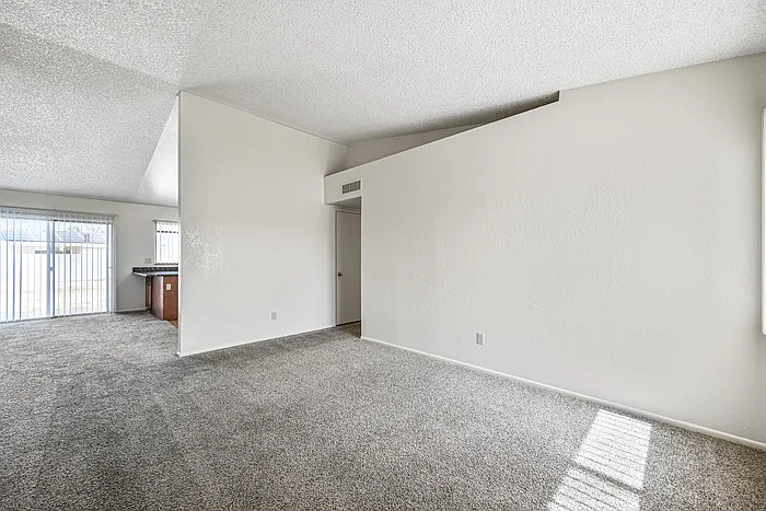 3 bed, 2.0 bath, 1661 sqft, $1,960 — Photo 1