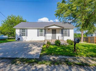 114 S Main St, Urbana, MO 65767