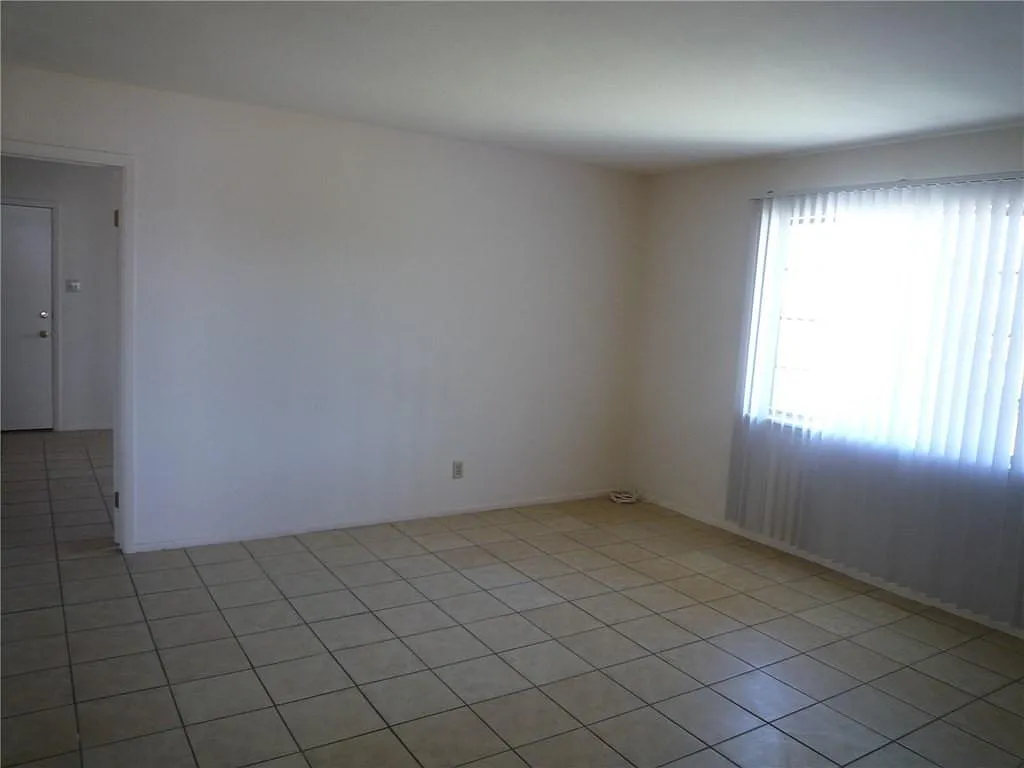 4 bed, 1272 sqft, $1,250 — Photo 2