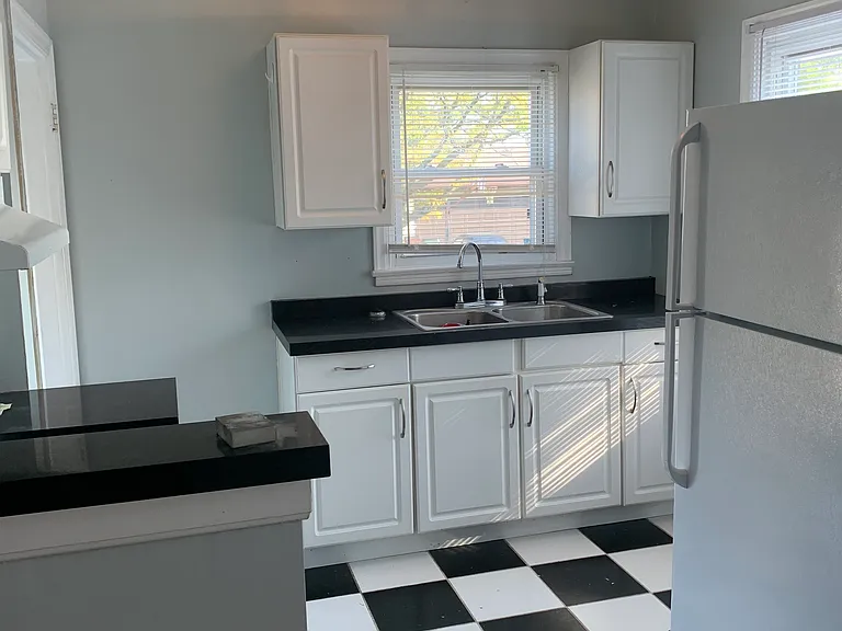7512 Plainfield Rd — Photo 3