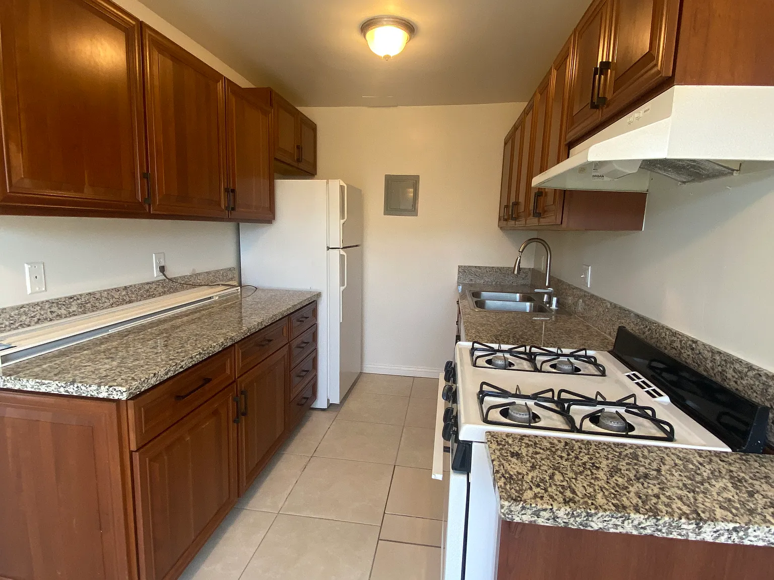 2 bed, 1.5 bath, 900 sqft, $2,250 — Photo 4