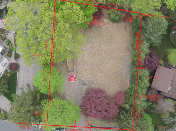 526 Track Ln, River Vale, NJ 07675