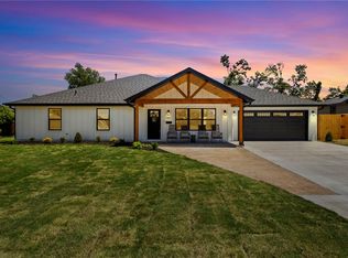 917 S 15th St, Rogers, AR 72758