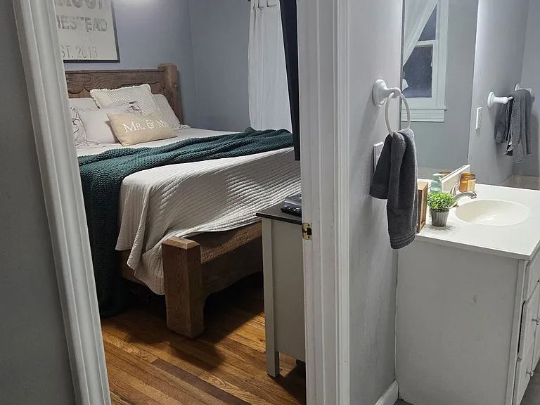 819 E College St — Photo 12