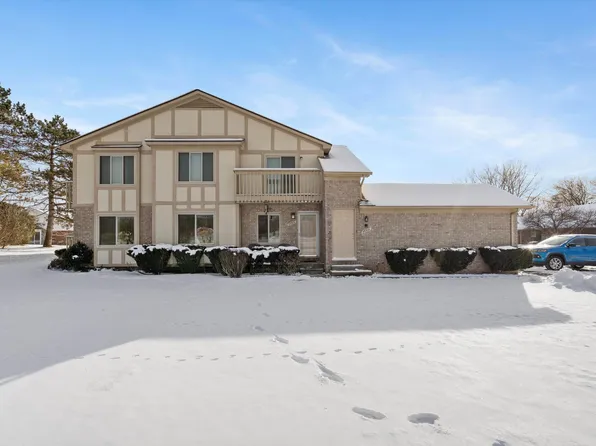 45304 Manor Dr, Shelby Township, MI 48317