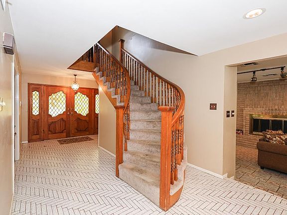 5th image of 409 Westmont Dr