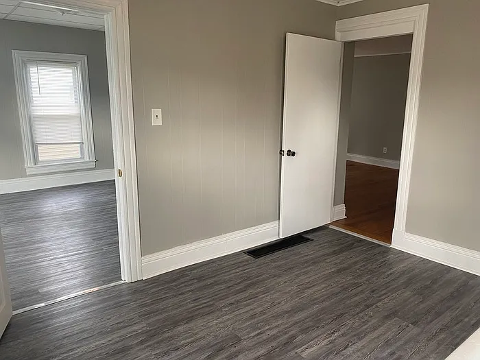 306 Flower Ave E — Photo 17