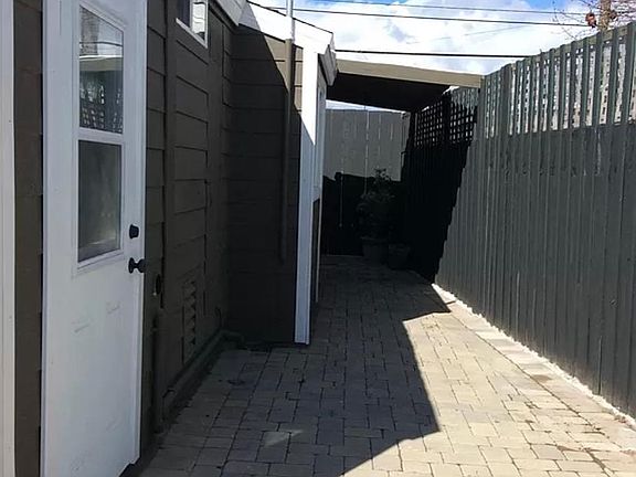 4th image of 4631 Conrad Ave #4633