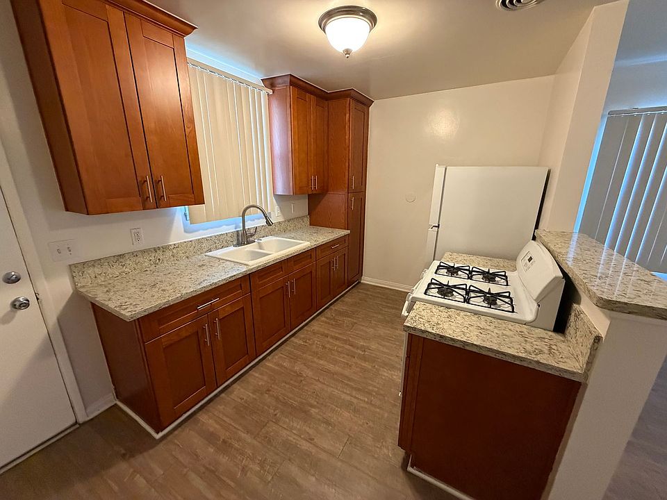 1st image of 121 N Pennsylvania Ave #123