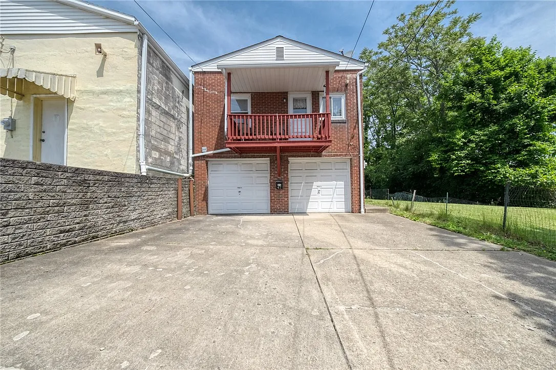 47 E Spruce St photo 1