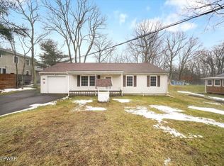 133 Twin Lakes Dr, Shohola, PA 18458