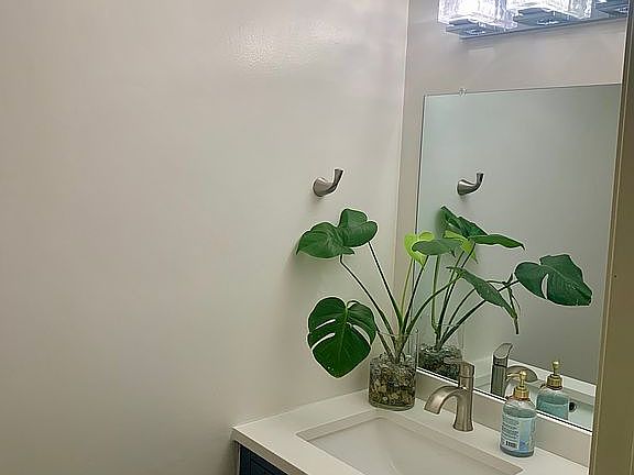 1/2 Bathroom