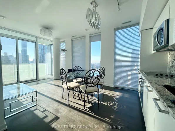 28 Wellesley St E, Toronto, ON