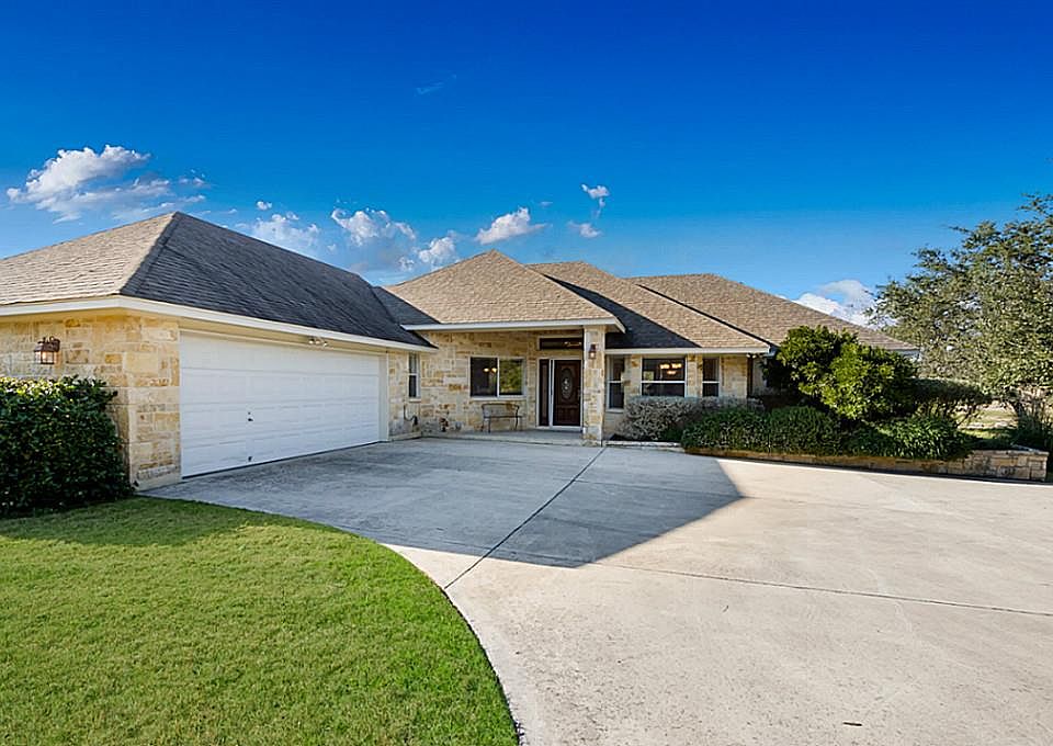 1st image of 310 Brooklynn Ln
