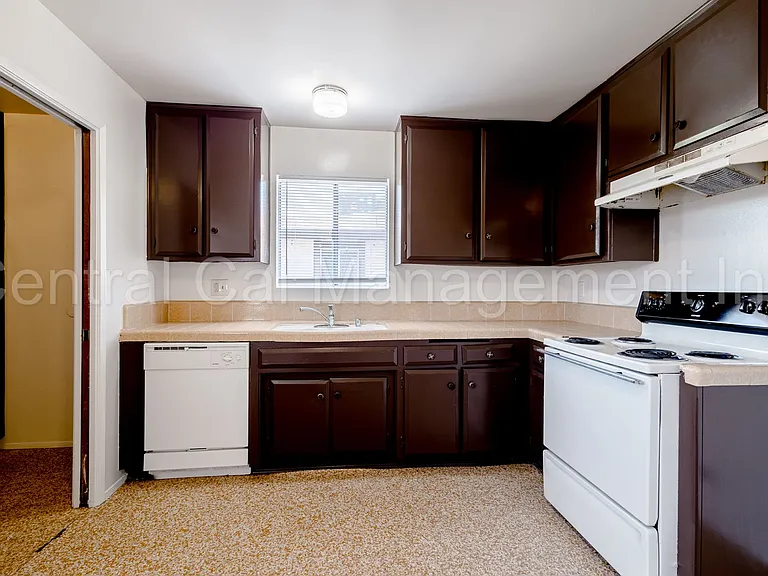 6208 Stine Rd — Photo 7