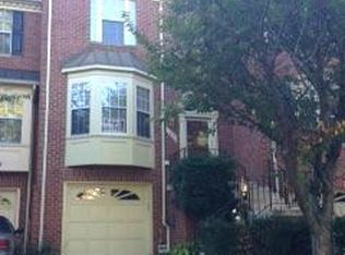 1403 Park Garden Ln, Reston, VA 20194