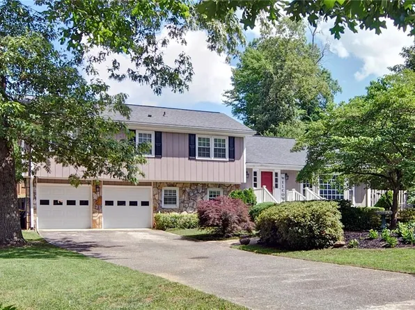 811 Creekstone Ct, Marietta, GA 30068