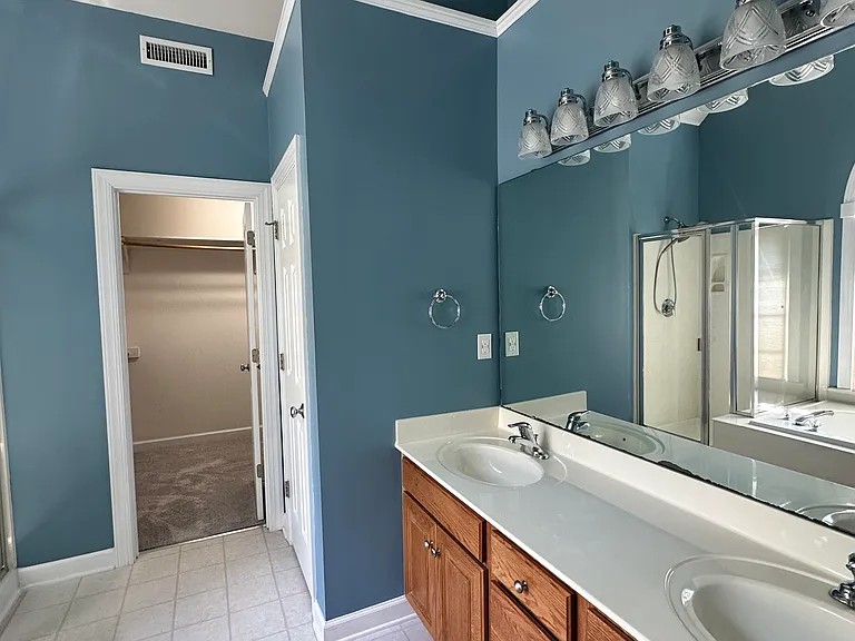 717 Bluffcreek Dr — Photo 22
