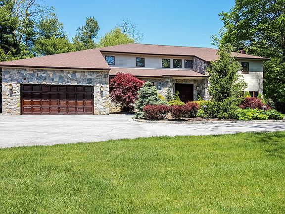 2nd image of 1 Deerfield Ln