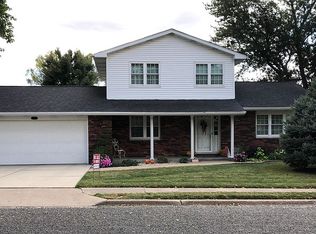 135 E 7th St, Roxana, IL 62084