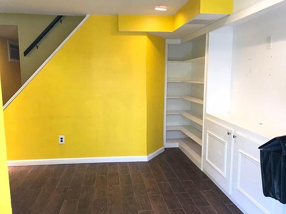5th image of 1946 N Railroad Ave #1