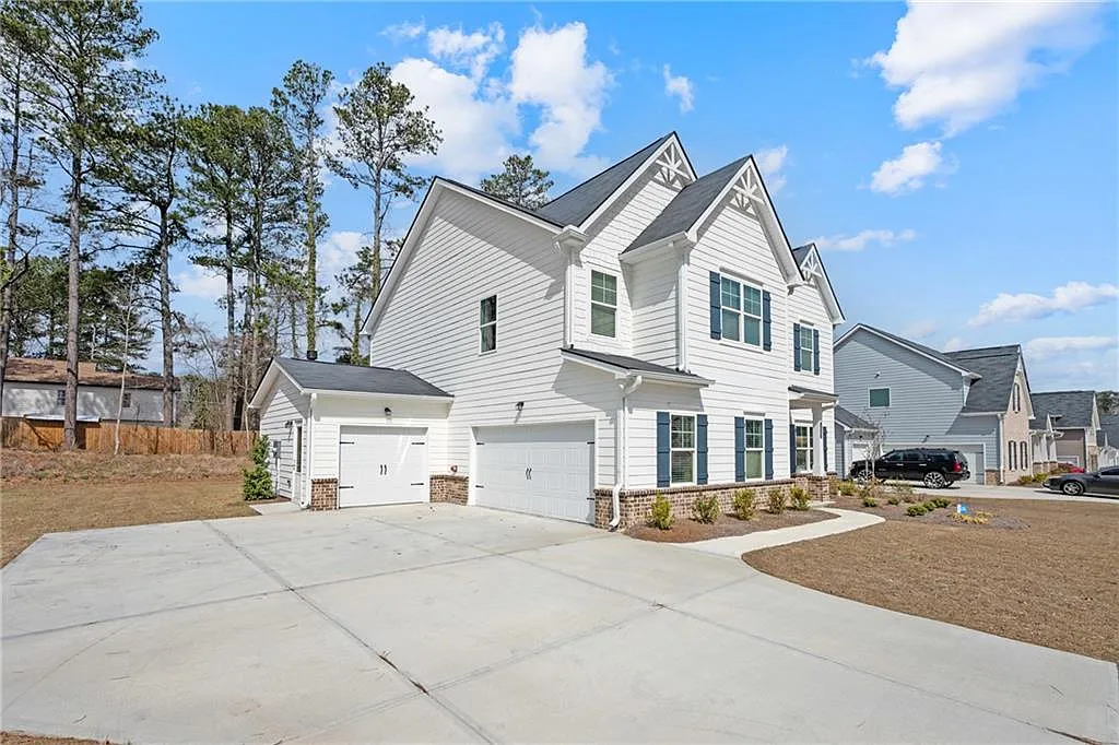4 bed, 2.5 bath, 2662 sqft, $2,800 — Photo 3